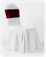 Fehér székhuzat - Mély bordó masnival